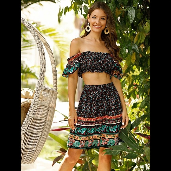 Stunning Gypsy Paisley Ditsy floral Bardot Off Shoulders Crop Top & Skirt Set - Picture 1 of 7